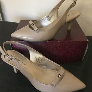 Bandolino heels pointed toe shoes beige
